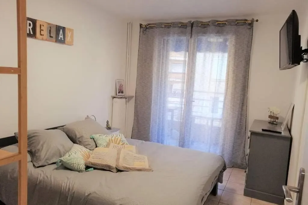Confortable 3 Pieces Tres Bien Place Centre Ville Antibes