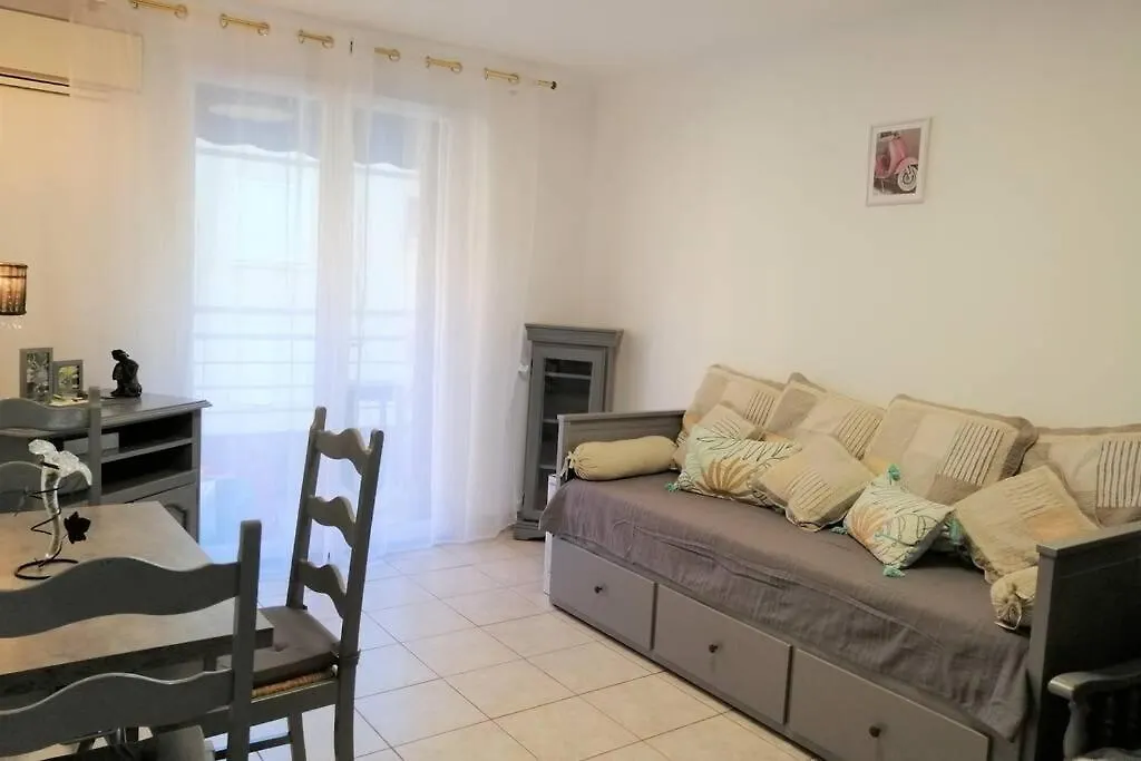 Confortable 3 Pieces Tres Bien Place Centre Ville Antibes France