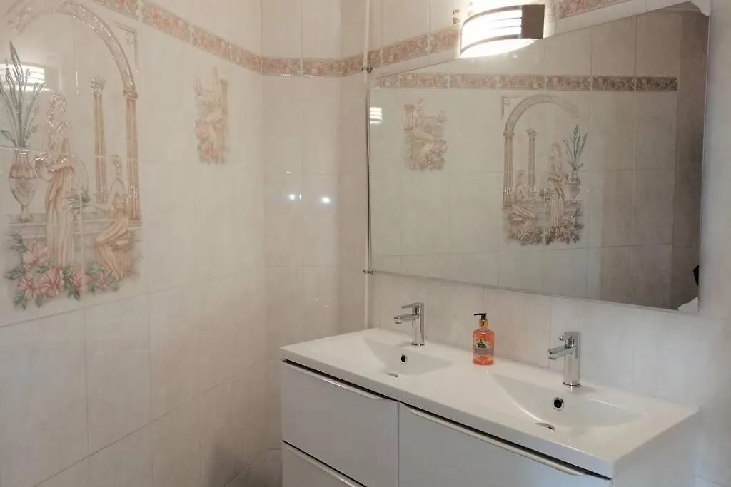 Confortable 3 Pieces Tres Bien Place Centre Ville Antibes Apartment