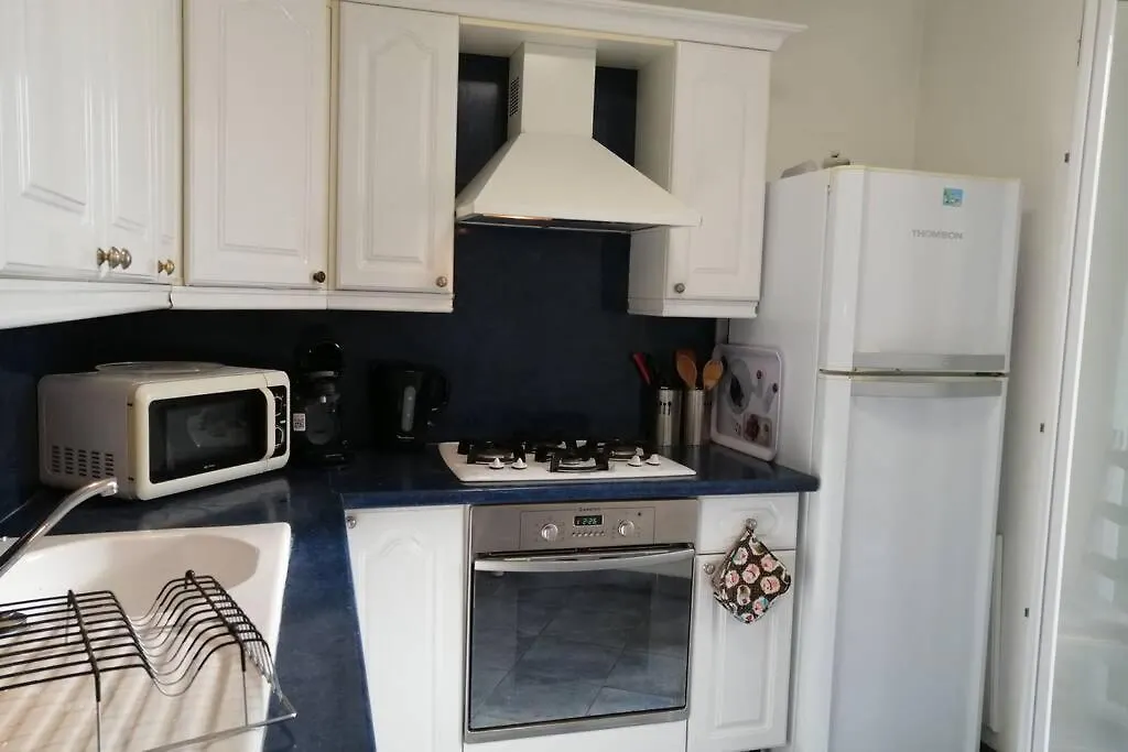 Confortable 3 Pieces Tres Bien Place Centre Ville Antibes Apartment